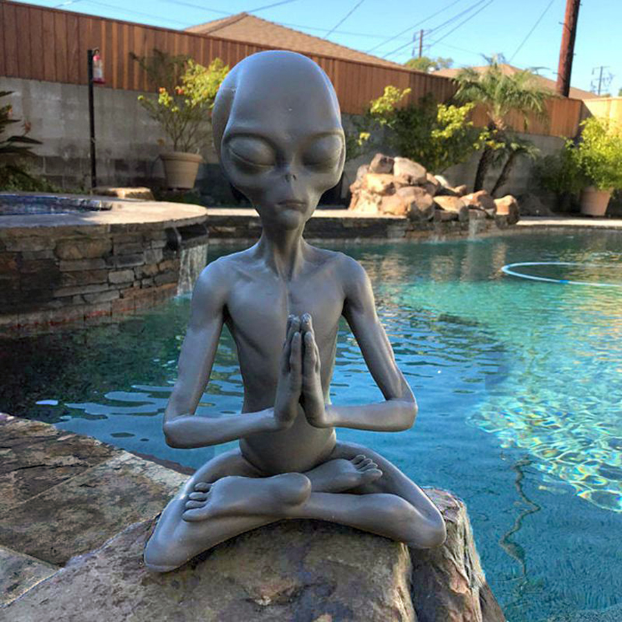 amusement: alien yoga statue | Waikanae Watch